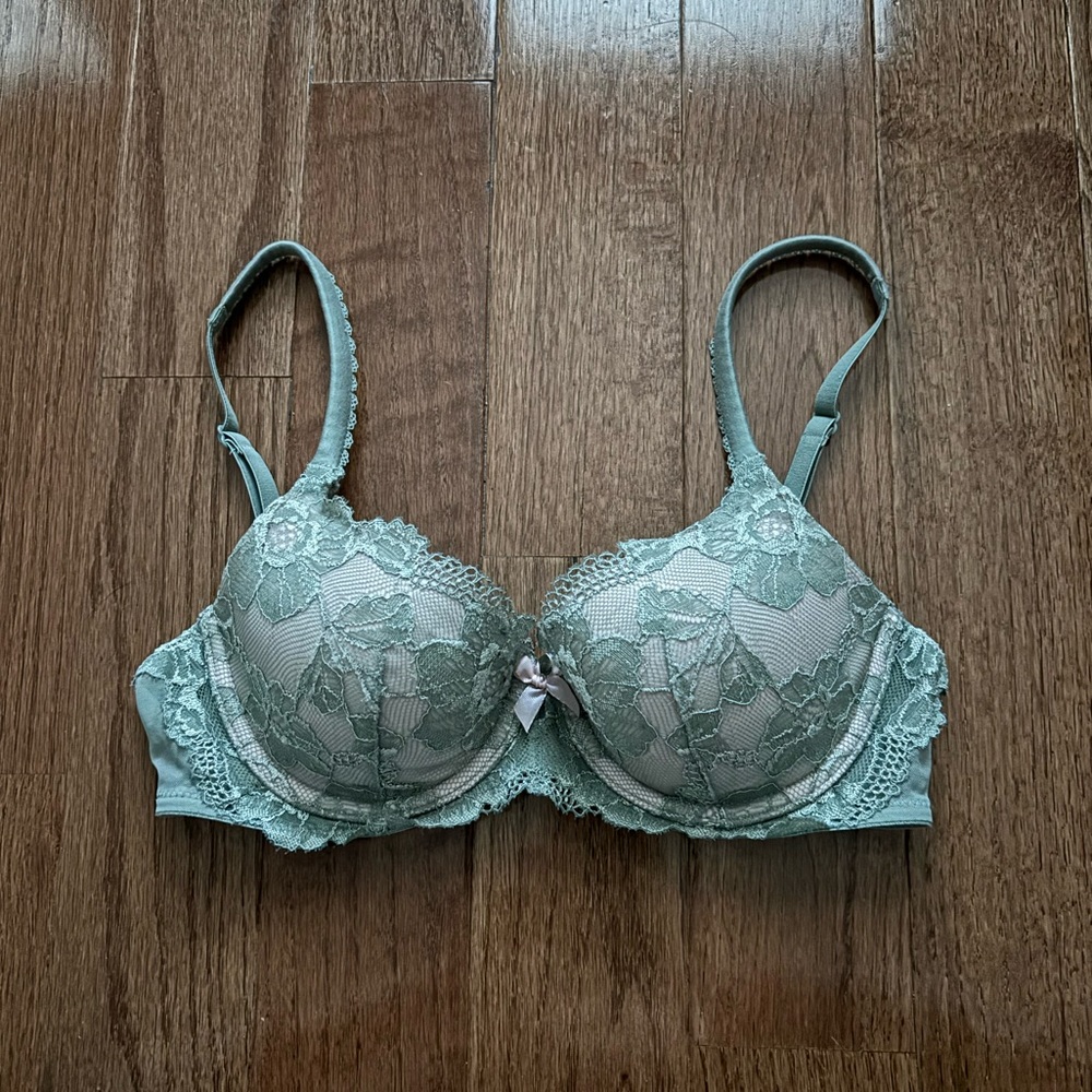 Victoria’s secret Body by Victoria sage green lace bra 32C